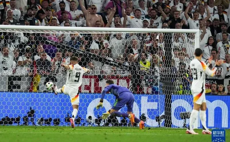 球友会app官方网站入口京东女模特喜欢足球运动员的背后原因，看看他们眼中的男神们！